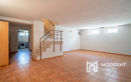 REZERVOVANÉ: Na predaj poschodová 6-izbová vila v srdci Dunajskej Stredy