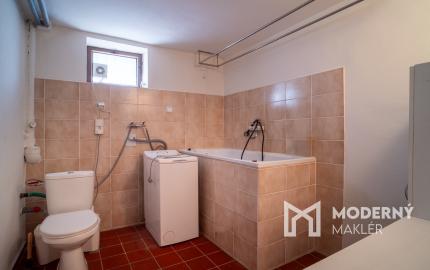 REZERVOVANÉ: Na predaj poschodová 6-izbová vila v srdci Dunajskej Stredy