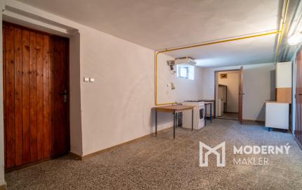 REZERVOVANÉ: Na predaj poschodová 6-izbová vila v srdci Dunajskej Stredy