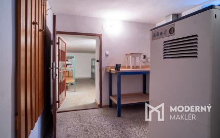 REZERVOVANÉ: Na predaj poschodová 6-izbová vila v srdci Dunajskej Stredy