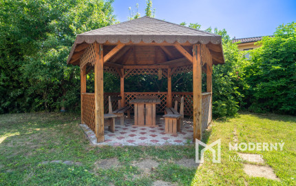 REZERVOVANÉ: Na predaj poschodová 6-izbová vila v srdci Dunajskej Stredy