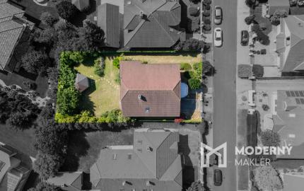 REZERVOVANÉ: Na predaj poschodová 6-izbová vila v srdci Dunajskej Stredy