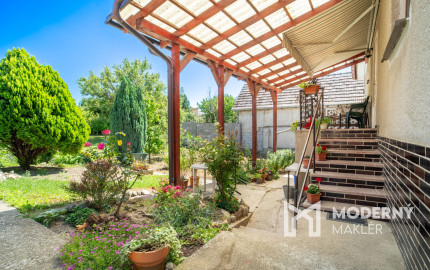 REZERVOVANÉ: Na predaj rodinný dom s potenciálom v srdci Rovinky