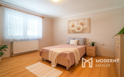 REZERVOVANÉ: Na predaj rodinný dom s potenciálom v srdci Rovinky