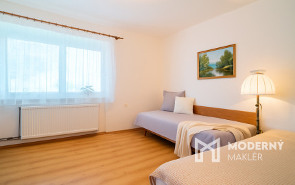 REZERVOVANÉ: Na predaj rodinný dom s potenciálom v srdci Rovinky