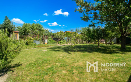 REZERVOVANÉ: Na predaj rodinný dom s potenciálom v srdci Rovinky