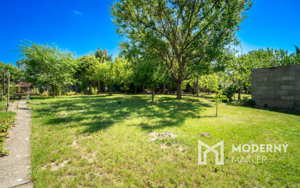 REZERVOVANÉ: Na predaj rodinný dom s potenciálom v srdci Rovinky