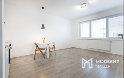 REZERVOVANÉ: Na prenájom 2-izbový byt s loggiou a parkovaním - Hviezdoslavov