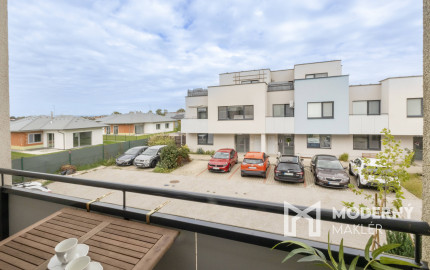 REZERVOVANÉ: Na prenájom 2-izbový byt s loggiou a parkovaním - Hviezdoslavov