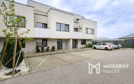 REZERVOVANÉ: Na prenájom 2-izbový byt s loggiou a parkovaním - Hviezdoslavov