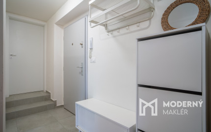 Na predaj kompletne zariadený 2-izbový byt v blízkosti OC Vivo