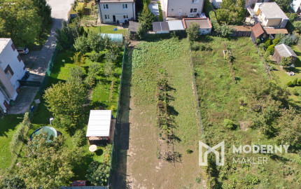 Na predaj pozemok so starším domom v obci Selice