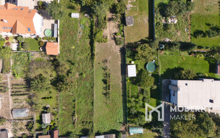 Na predaj pozemok so starším domom v obci Selice