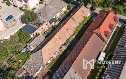 Na predaj pozemok so starším domom v obci Selice