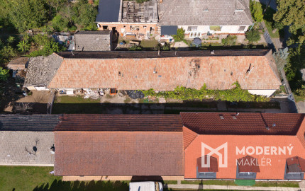 Na predaj pozemok so starším domom v obci Selice