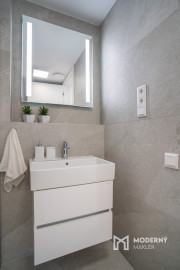 Na prenájom exkluzívny 2-izbový byt so šatníkom a panoramatickým výhľadom v projekte SKYPARK, Továrenská ulica