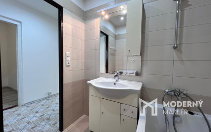 Na predaj priestranný 4-izbový byt v Trenčíne