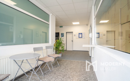 Na predaj priemyselný objekt s investičným potenciálom v Senci