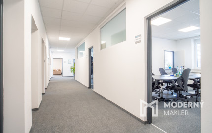 Na predaj priemyselný objekt s investičným potenciálom v Senci