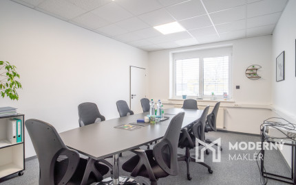 Na predaj priemyselný objekt s investičným potenciálom v Senci