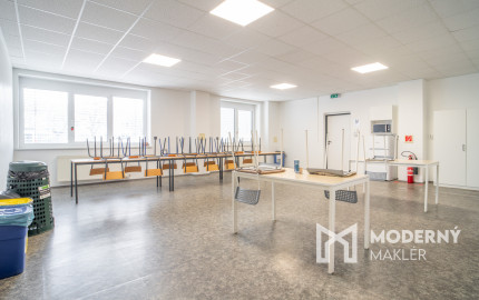 Na predaj priemyselný objekt s investičným potenciálom v Senci