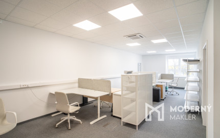 Na predaj priemyselný objekt s investičným potenciálom v Senci