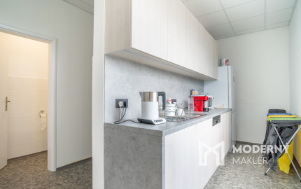 Na predaj priemyselný objekt s investičným potenciálom v Senci