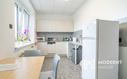 Na predaj priemyselný objekt s investičným potenciálom v Senci