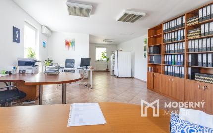Na prenájom priestranná kancelária s parkovaním v Šamoríne