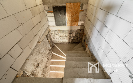 VÝRAZNE ZNÍŽENÁ CENA - Na predaj rozostavaný rodinný dom s veľkým pozemkom vo Vyšnom Kelčove