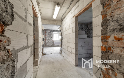 VÝRAZNE ZNÍŽENÁ CENA - Na predaj rozostavaný rodinný dom s veľkým pozemkom vo Vyšnom Kelčove