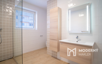 Na predaj dvojpodlažný rodinný dom s polyfunkciou v Trnave