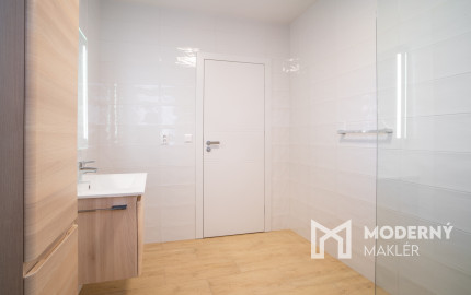 Na predaj dvojpodlažný rodinný dom s polyfunkciou v Trnave