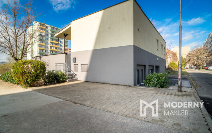 Na predaj dvojpodlažný rodinný dom s polyfunkciou v Trnave