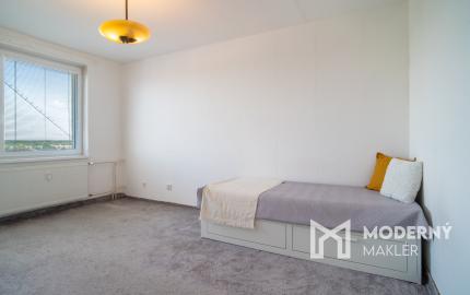 REZERVOVANÉ: Na predaj čiastočne zariadený 3-izbový byt na ulici Martina Rázusa v Malackách