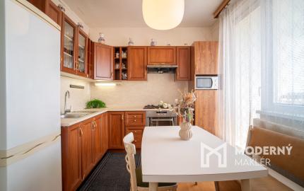 REZERVOVANÉ: Na predaj čiastočne zariadený 3-izbový byt na ulici Martina Rázusa v Malackách