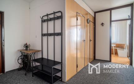 REZERVOVANÉ: Na predaj čiastočne zariadený 3-izbový byt na ulici Martina Rázusa v Malackách