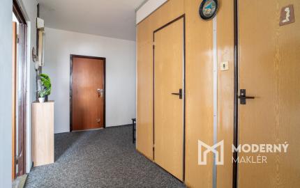 REZERVOVANÉ: Na predaj čiastočne zariadený 3-izbový byt na ulici Martina Rázusa v Malackách