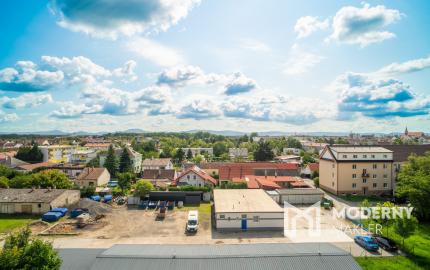 REZERVOVANÉ: Na predaj čiastočne zariadený 3-izbový byt na ulici Martina Rázusa v Malackách