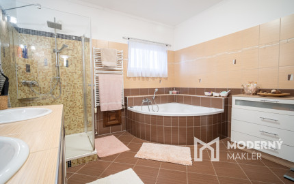 Na predaj rodinná vila v maďarskej obci Gyenesdiás