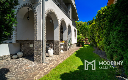 Na predaj rodinný dom s bazénom a saunou v Rohovciach