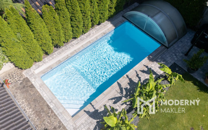 Na predaj rodinný dom s bazénom a saunou v Rohovciach