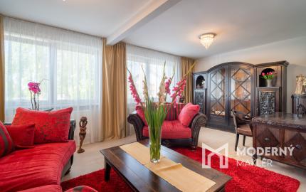 Na predaj rodinný dom s bazénom a saunou v Rohovciach