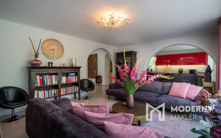 Na predaj rodinný dom s bazénom a saunou v Rohovciach