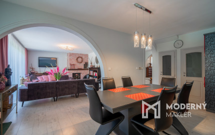 Na predaj rodinný dom s bazénom a saunou v Rohovciach