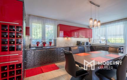 Na predaj rodinný dom s bazénom a saunou v Rohovciach