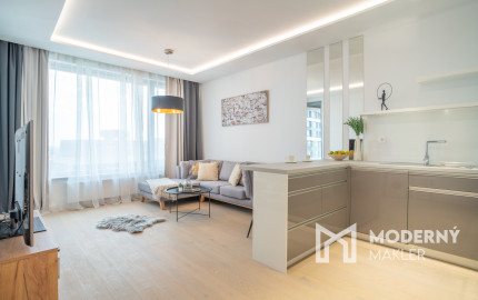 Na prenájom exkluzívny 2-izbový byt so šatníkom a panoramatickým výhľadom v projekte SKYPARK, Továrenská ulica