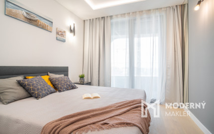 Na prenájom exkluzívny 2-izbový byt so šatníkom a panoramatickým výhľadom v projekte SKYPARK, Továrenská ulica