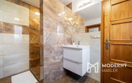 REZERVOVANÉ - Na predaj dom vhodný na podnikanie v Bzinciach pod Javorinou