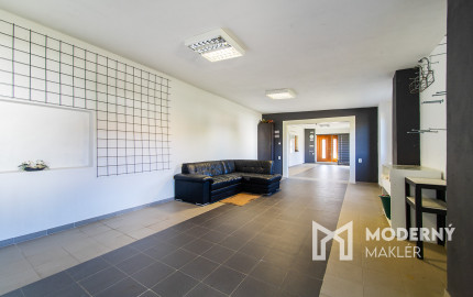 REZERVOVANÉ - Na predaj dom vhodný na podnikanie v Bzinciach pod Javorinou